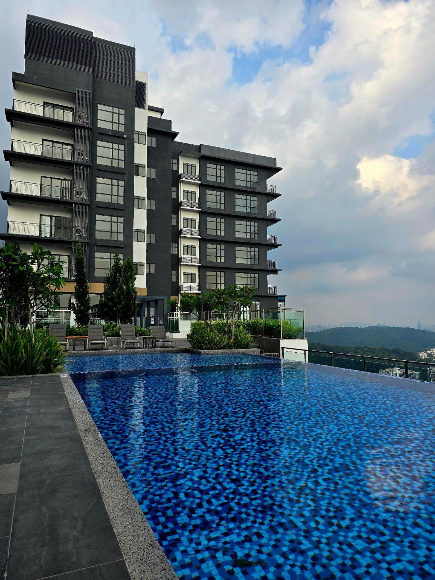 Apartment Forest Damasara Seresta 6 Pax- 2carpark *